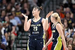 本月场均9.3板联盟第三！李月汝生涯第3、4次两双 均在本月拿到